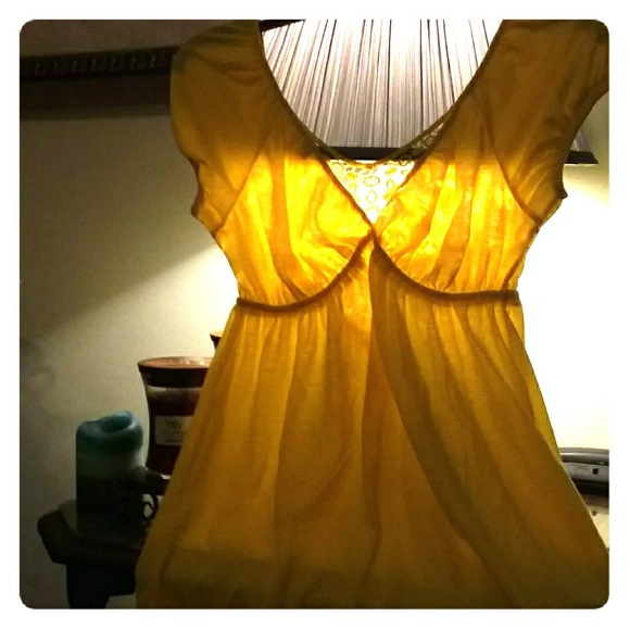 🆕🌻~ Pretty Spring Top - Picture 2 of 8